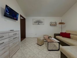 01A5 - Apartment Zana:
