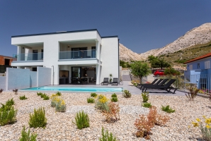 73H8 - Holiday home Black & White: