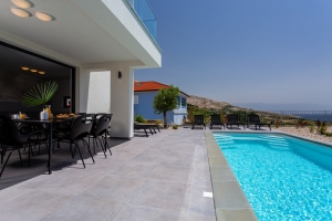 73H8 - Holiday home Black & White: