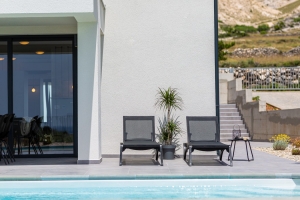 73H8 - Holiday home Black & White: