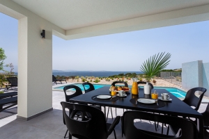 73H8 - Holiday home Black & White: