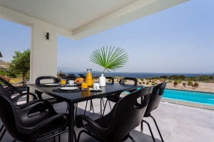 73H8 - Holiday home Black & White: