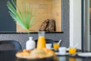 73H8 - Holiday home Black & White: