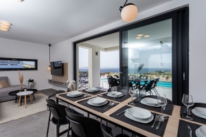 73H8 - Holiday home Black & White: