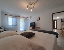 54B4 - Bungalow Cherry: