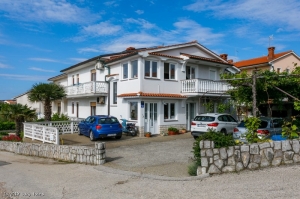 60A4 - Apartment Paradiso: