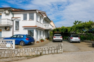 60A4 - Apartment Paradiso: