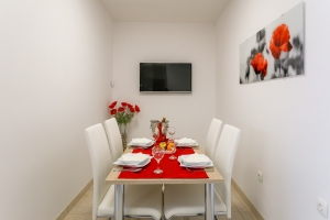 60A4 - Apartment Paradiso: