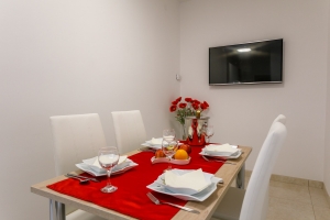 60A4 - Apartment Paradiso: