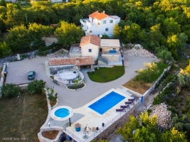 72H6 - Holiday home Jelena: