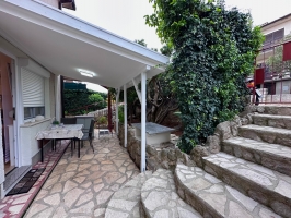 49S2 - Studio Goldie: