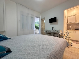 49S2 - Studio Goldie: