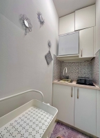 49S2 - Studio Goldie: