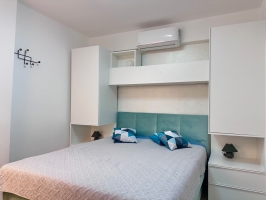 49S2 - Studio Goldie: