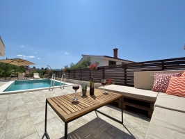 24H8 - Holiday Home Ira: