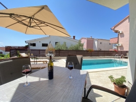 24H8 - Holiday Home Ira: