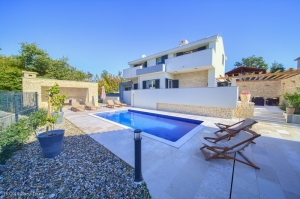 71H6 - Holiday home Patrizia: