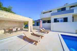 71H6 - Holiday home Patrizia: