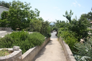 Shortcut to the beach Dražica: